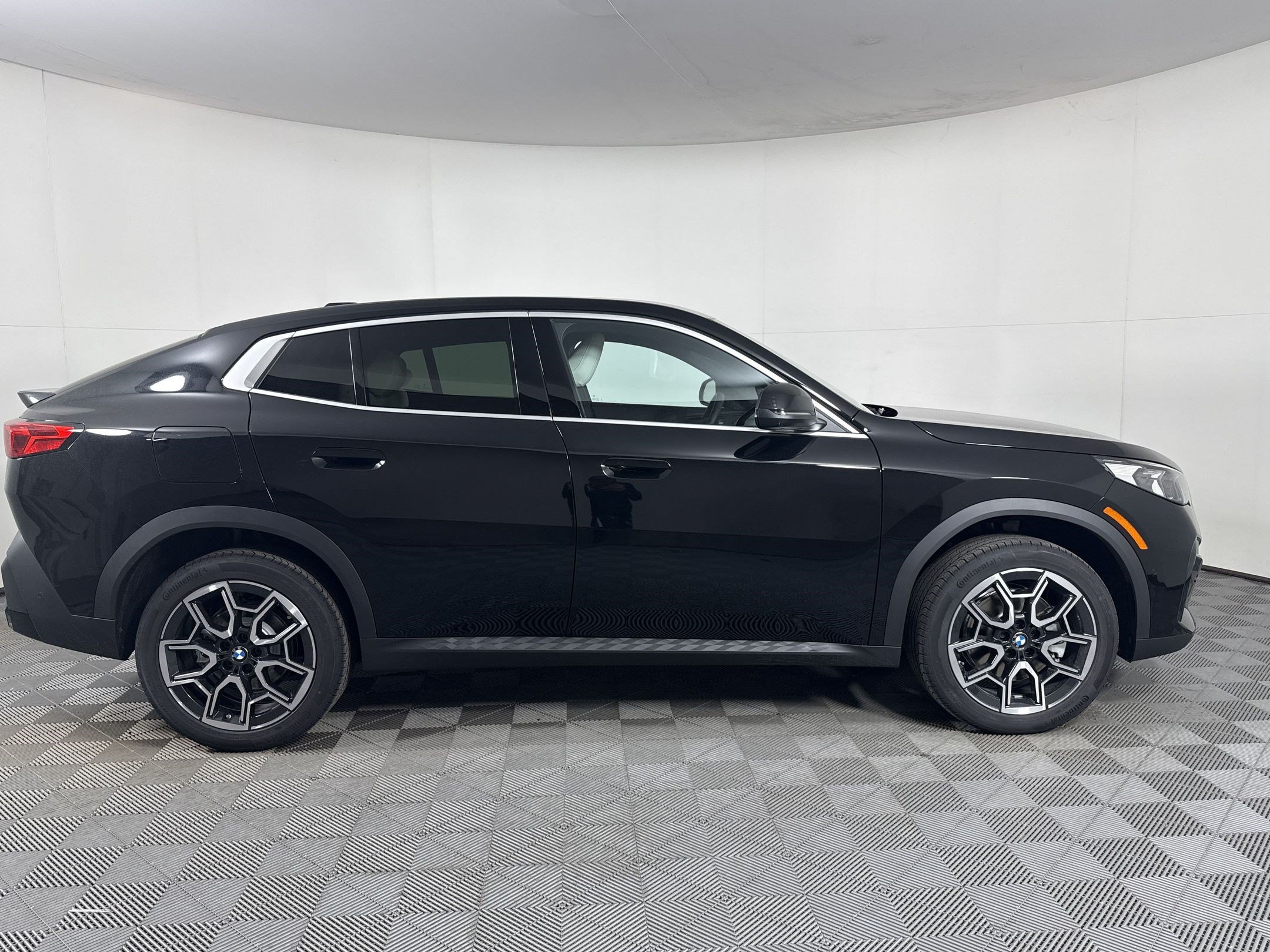 New 2026 BMW X2 xDrive28i w/ Technology Package AWD/4WD image 8