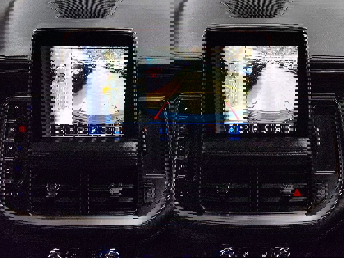 Used 2023 Chevrolet Suburban High Country image 39