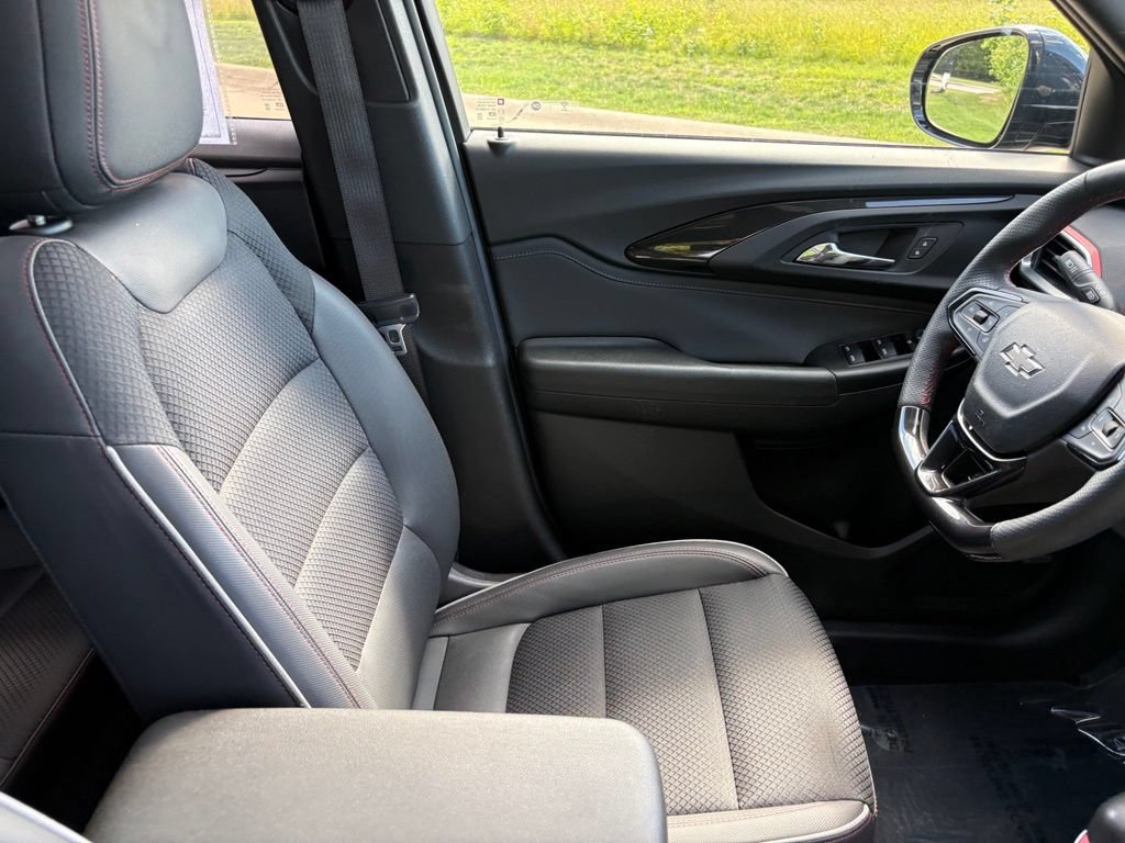 Used 2022 Chevrolet TrailBlazer RS w/ Sun and Liftgate Package AWD/4WD image 34