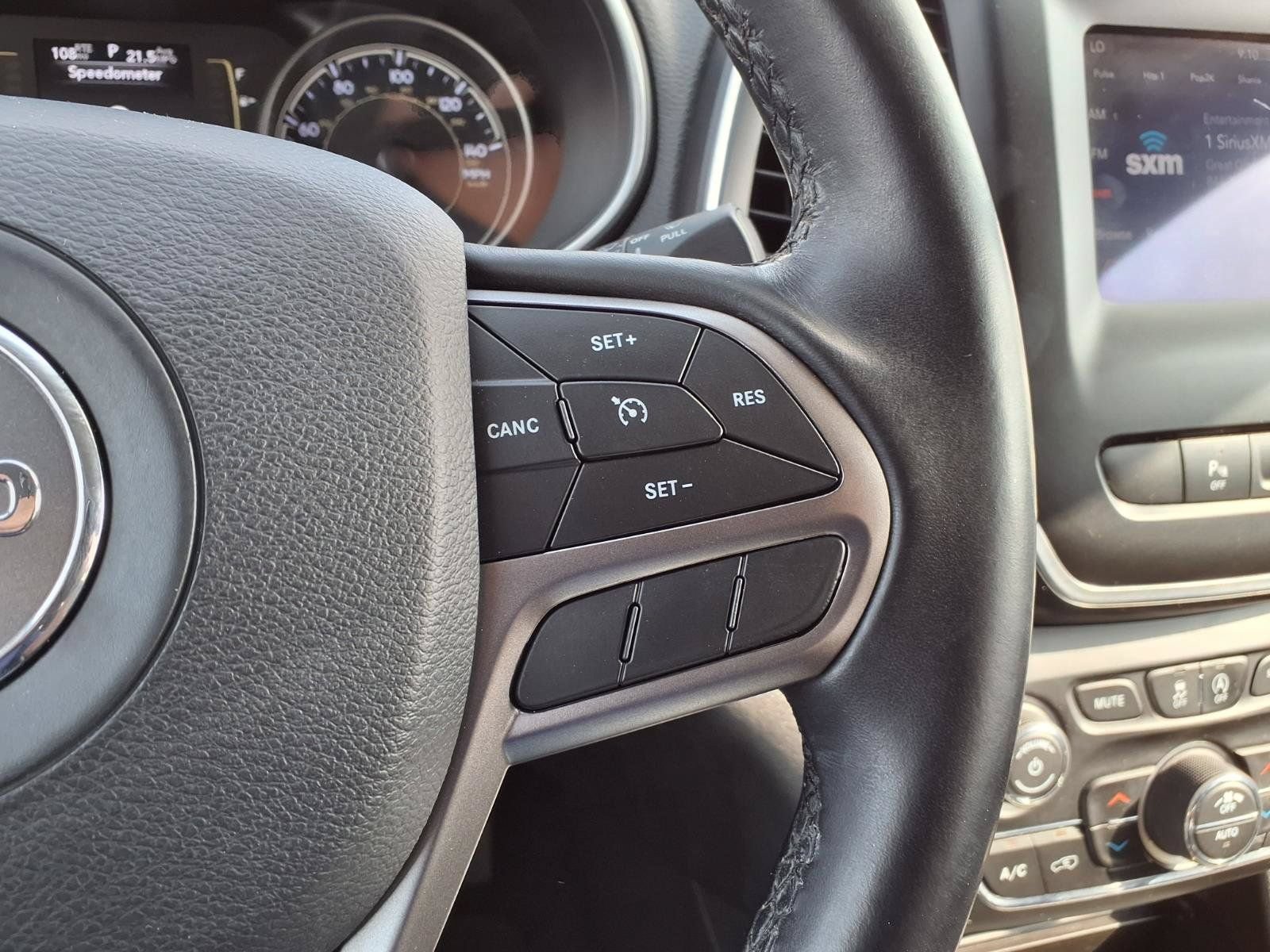 Used 2019 Jeep Cherokee Latitude Plus w/ Comfort/Convenience Group AWD/4WD image 22