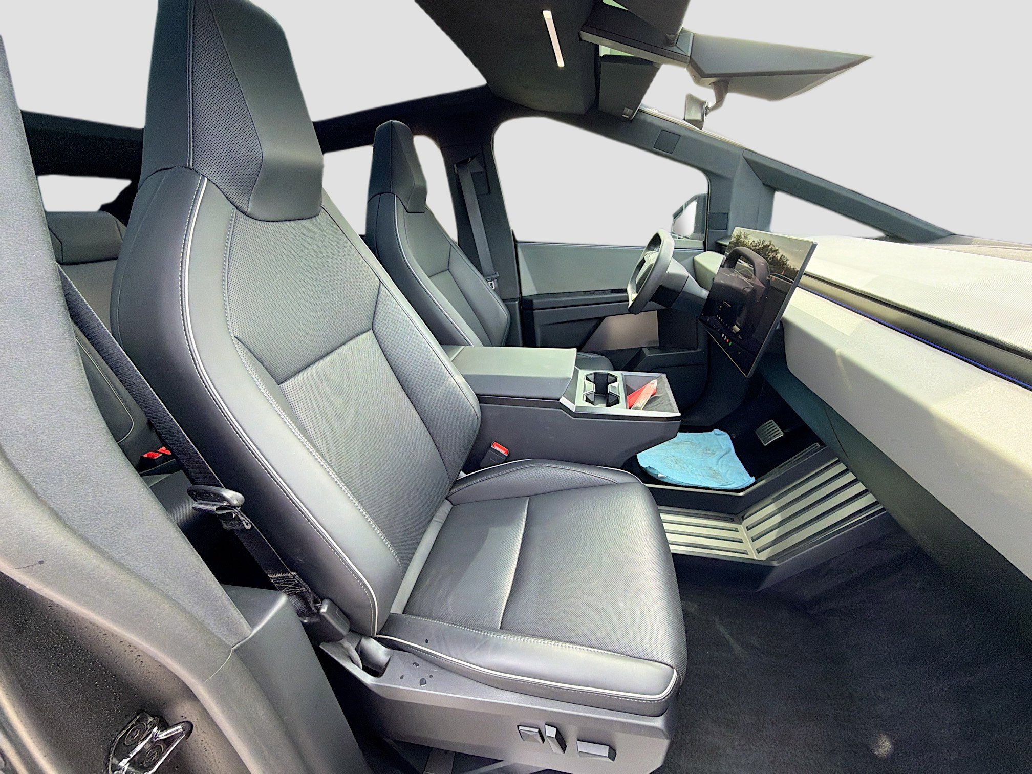 Used 2024 Tesla Cybertruck AWD Crew Cab image 14