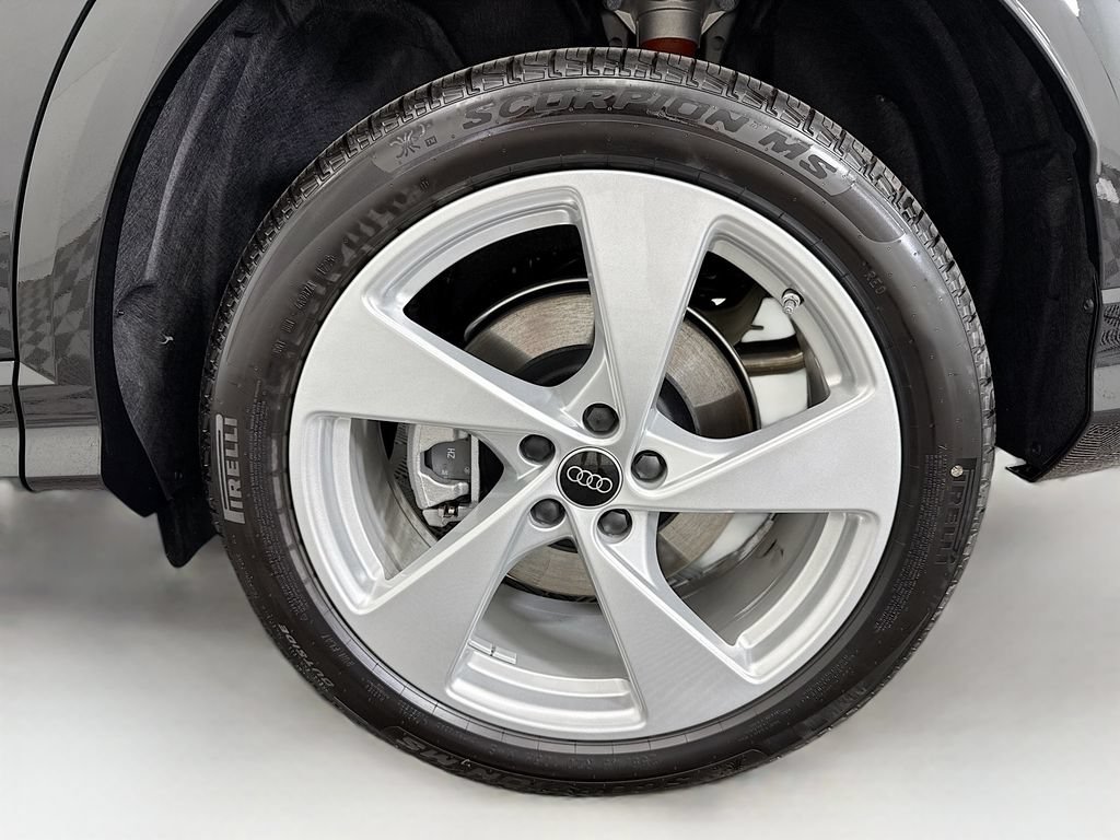 Used 2025 Audi Q5 Premium Plus w/ Premium Plus AWD/4WD image 32