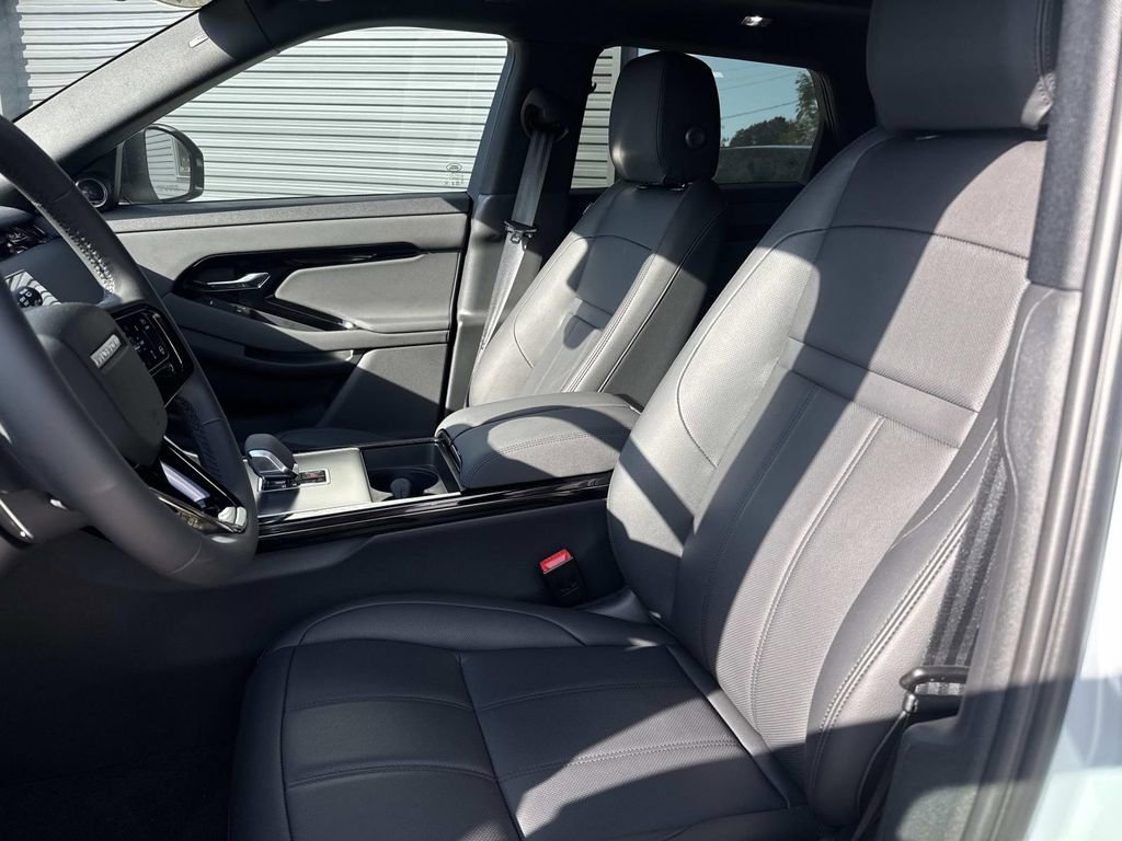 Used 2026 Land Rover Range Rover Evoque S image 4