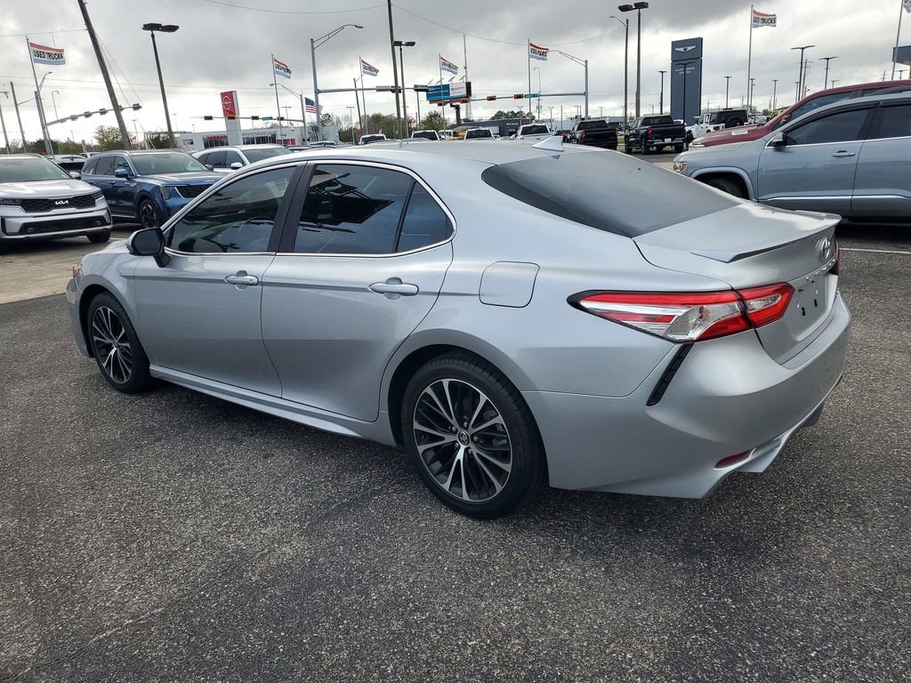 Used 2020 Toyota Camry SE image 3