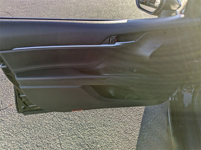 Used 2022 Toyota Camry SE image 15