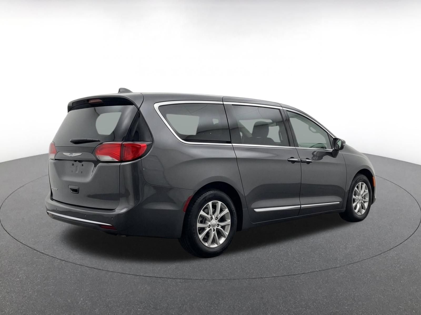 Used 2024 Chrysler Voyager LX FWD image 8