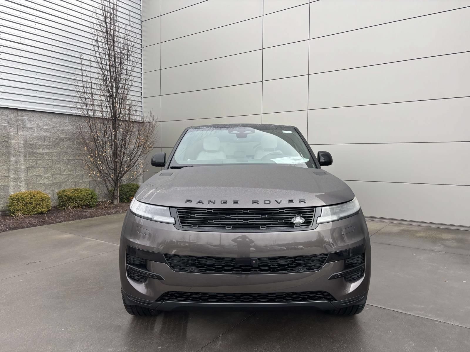 New 2026 Land Rover Range Rover Sport SE AWD/4WD image 2