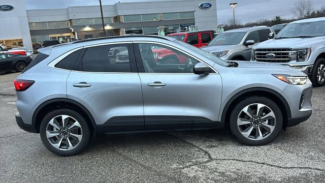 Used 2023 Ford Escape Platinum image 28