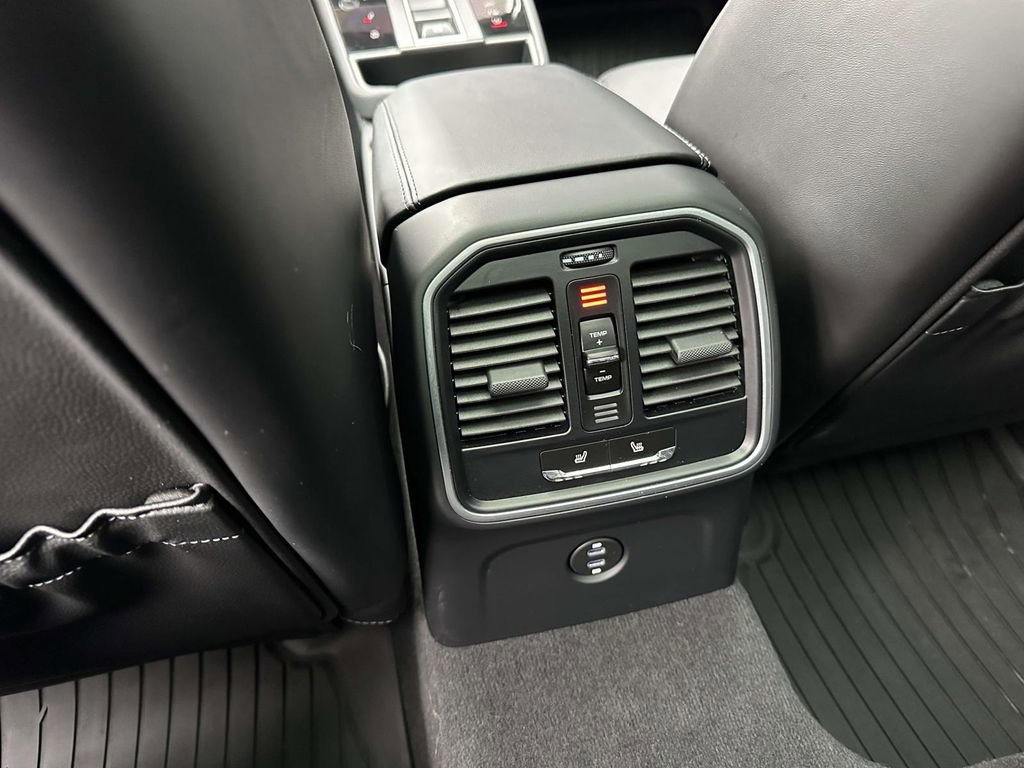 Certified 2025 Porsche Macan Turbo image 14