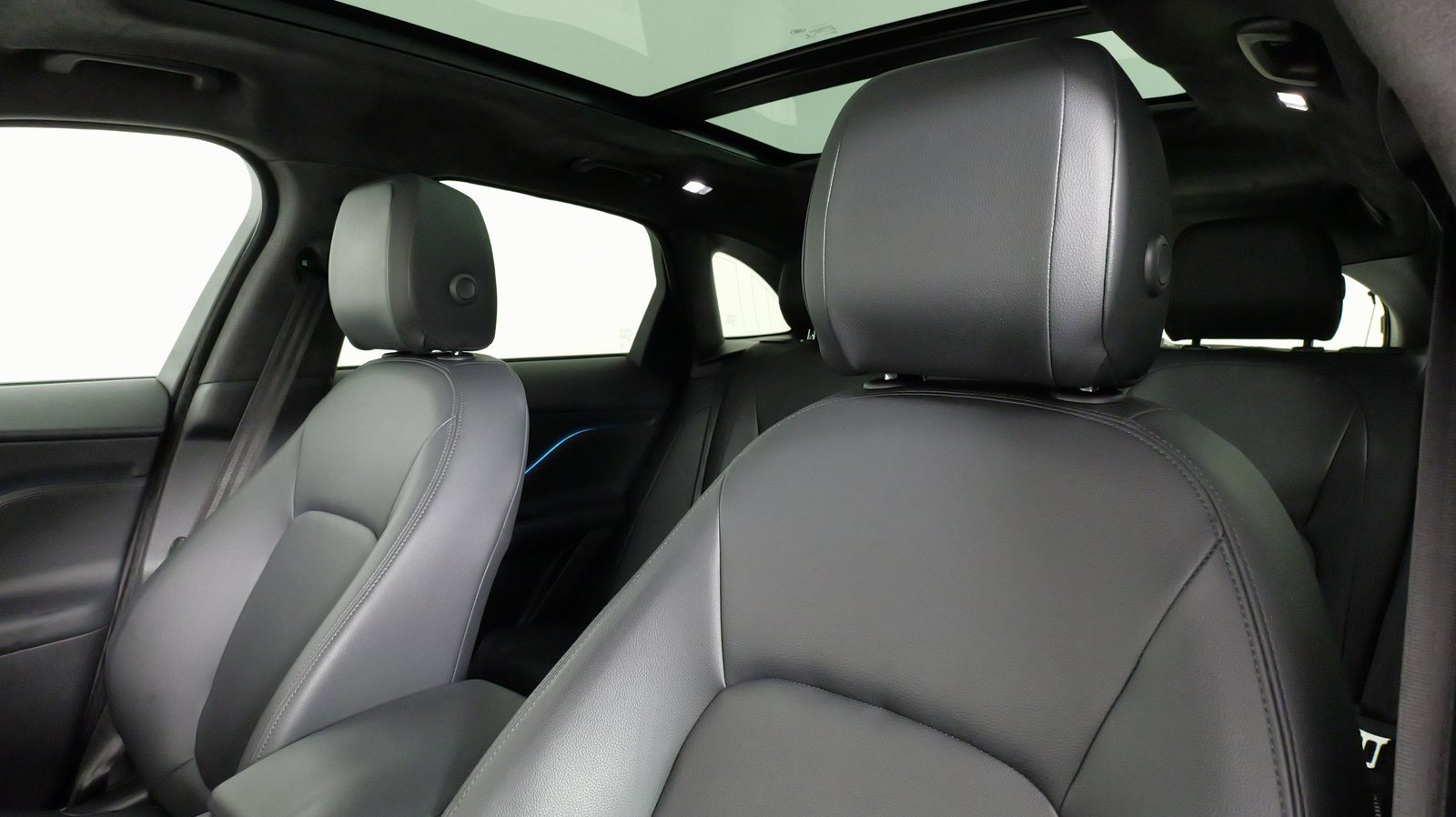 Used 2020 Jaguar F-PACE Premium image 35