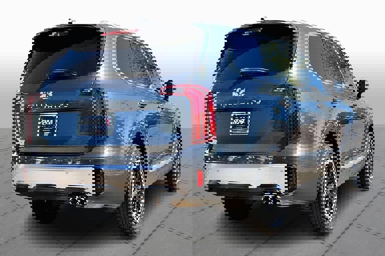 Used 2024 Kia Telluride S image 12