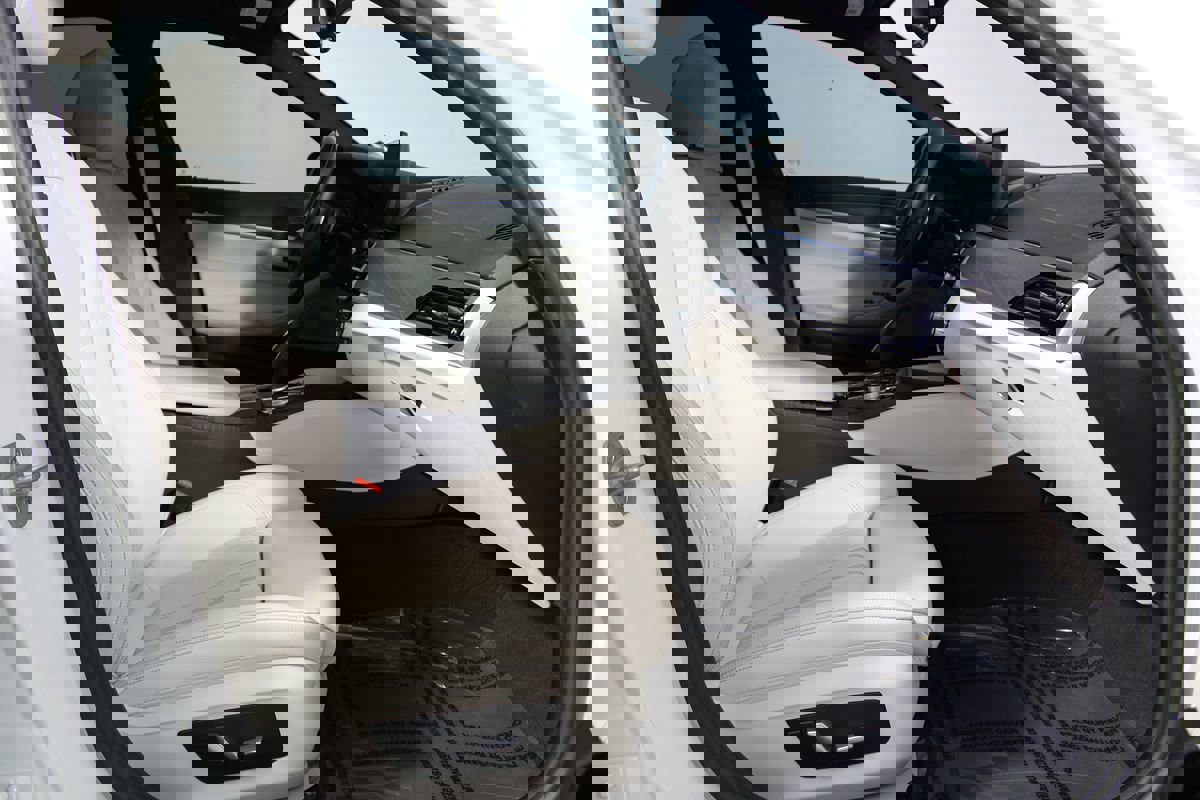 Used 2023 BMW 530e 530e w/ M Sport Package image 13