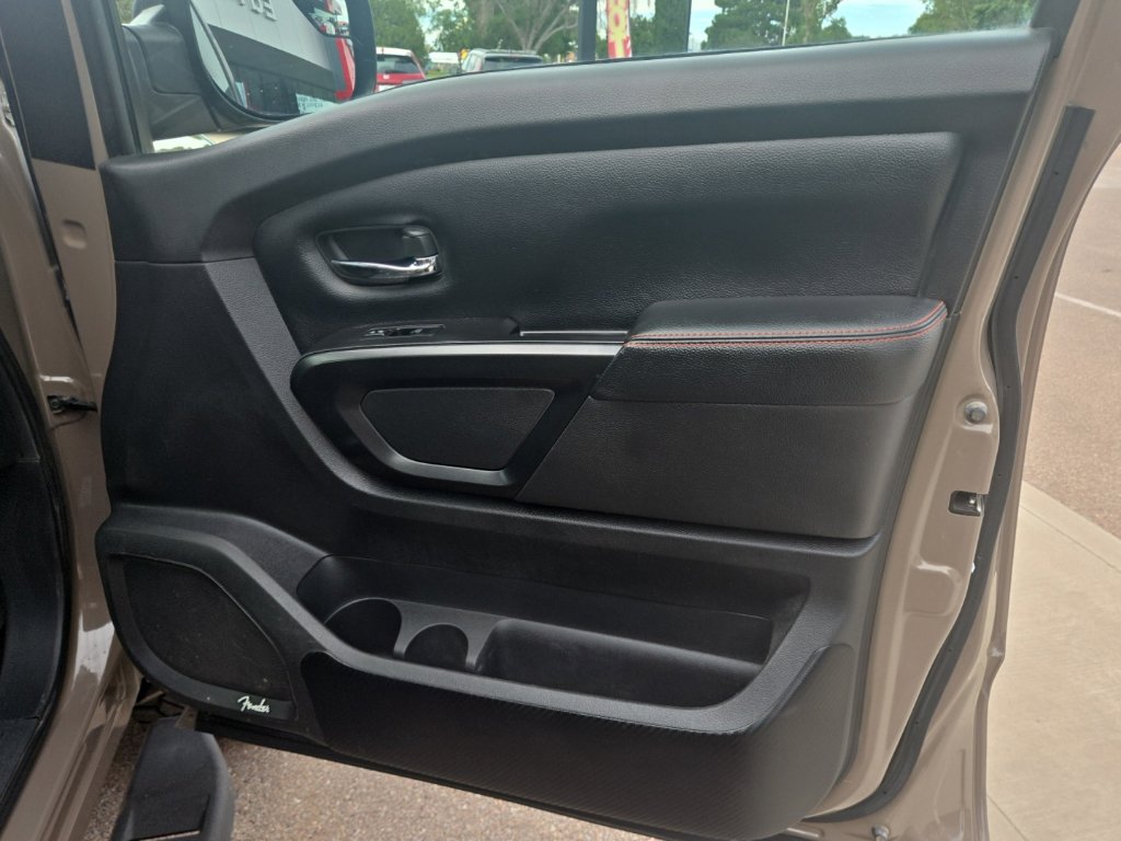 Used 2022 Nissan Titan PRO-4X w/ Pro-4x Convenience Package AWD/4WD image 18