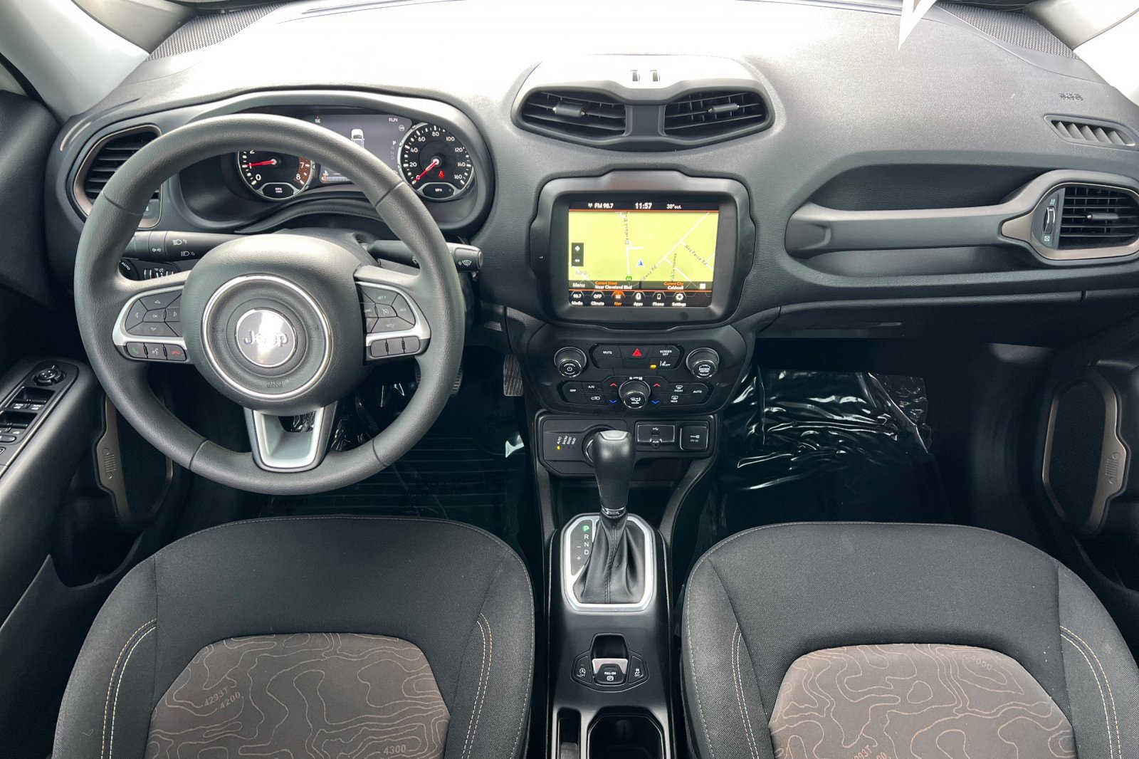 Used 2023 Jeep Renegade Latitude image 10