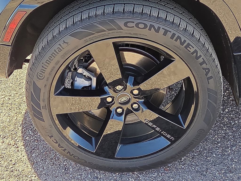 Used 2024 Land Rover Defender 110 X-Dynamic SE image 9