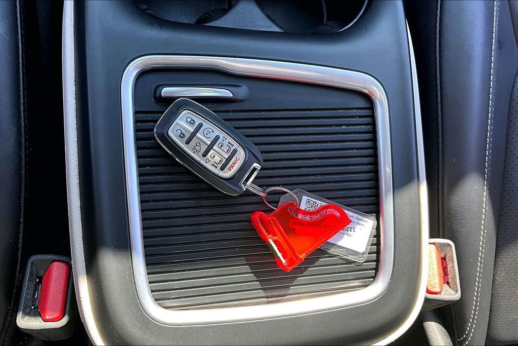 Used 2024 Chrysler Pacifica Touring-L image 34