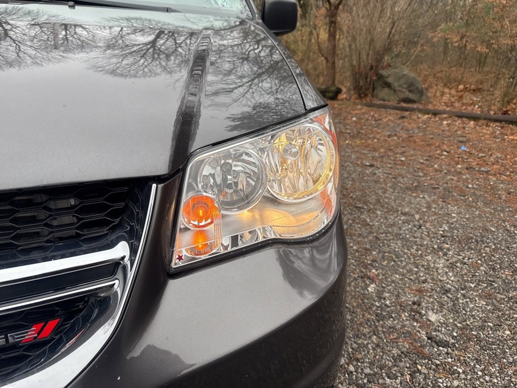 Used 2019 Dodge Grand Caravan SE w/ Power Convenience Group I image 3