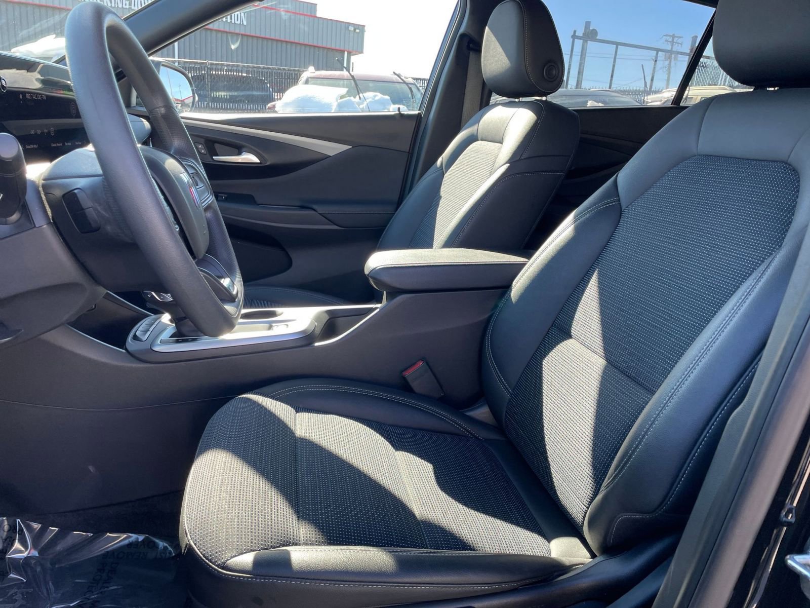 Used 2025 Buick Envista Preferred image 24