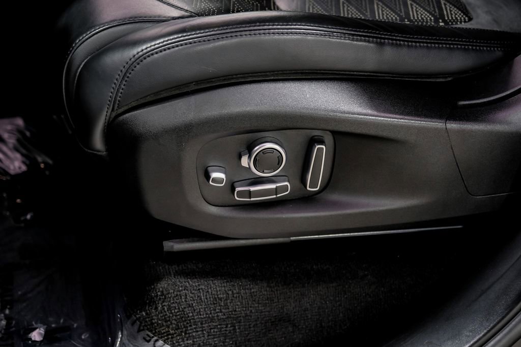 Used 2018 Land Rover Range Rover Sport SVR image 49