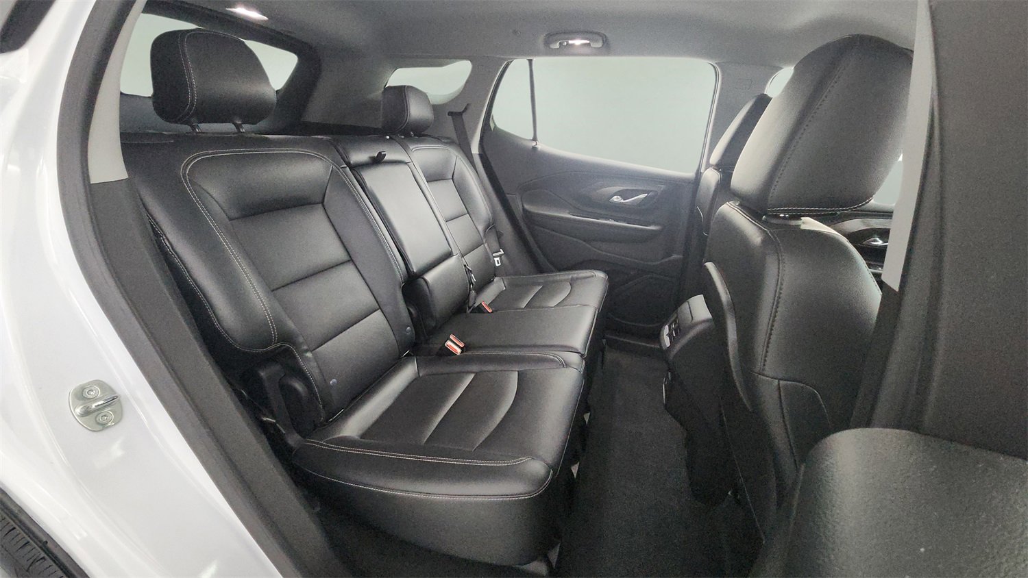 Used 2023 GMC Terrain SLT image 26