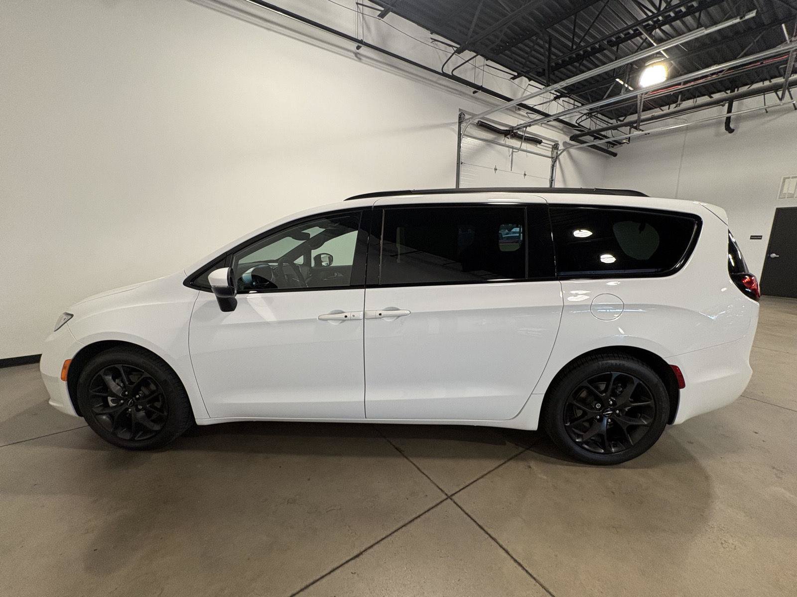 Used 2023 Chrysler Pacifica Touring-L w/ S Appearance Package FWD image 6