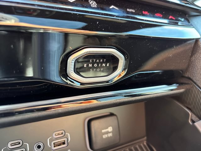 New 2026 Jeep Grand Cherokee Limited w/ Luxury Tech Group II AWD/4WD image 18