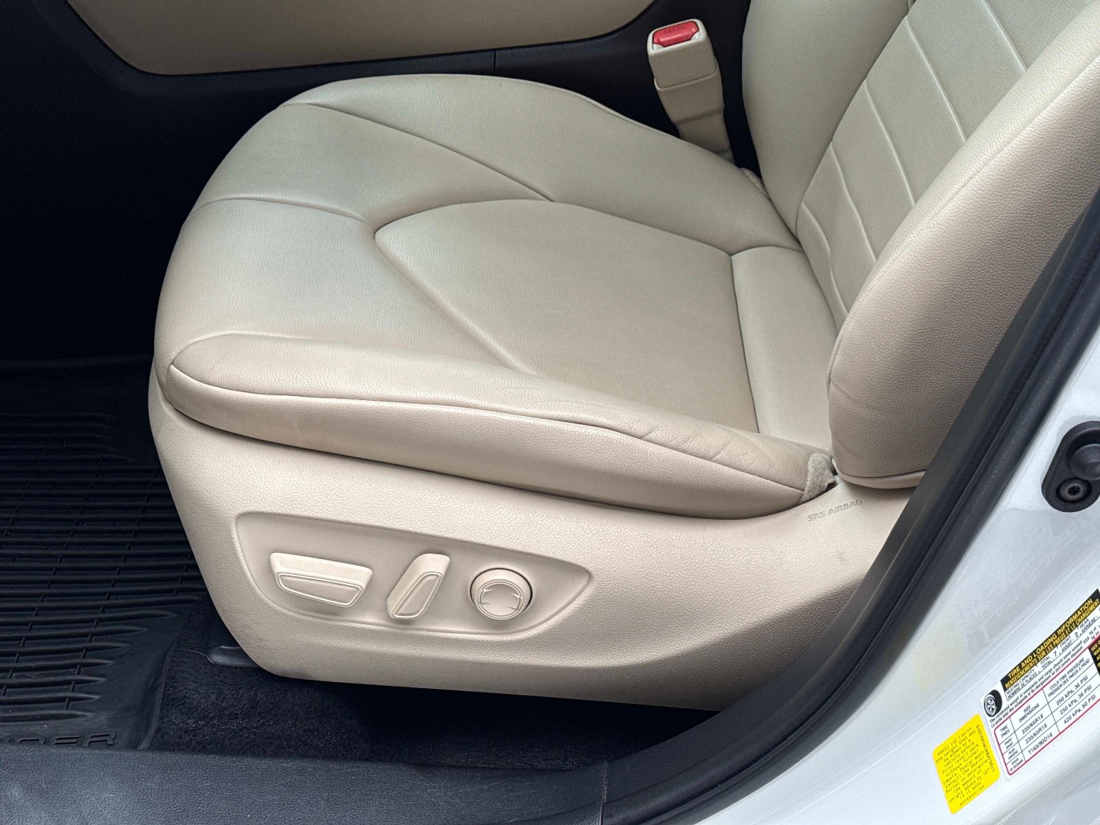 Used 2021 Toyota Highlander XLE AWD/4WD image 21