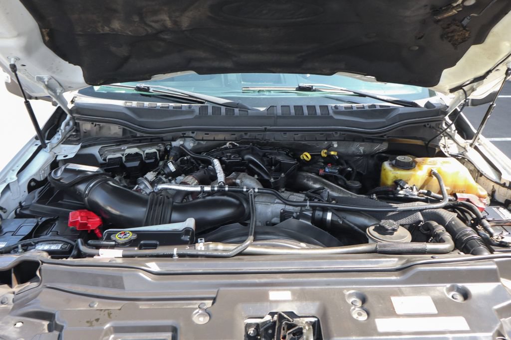 Used 2017 Ford F550 2WD Regular Cab Super Duty image 12