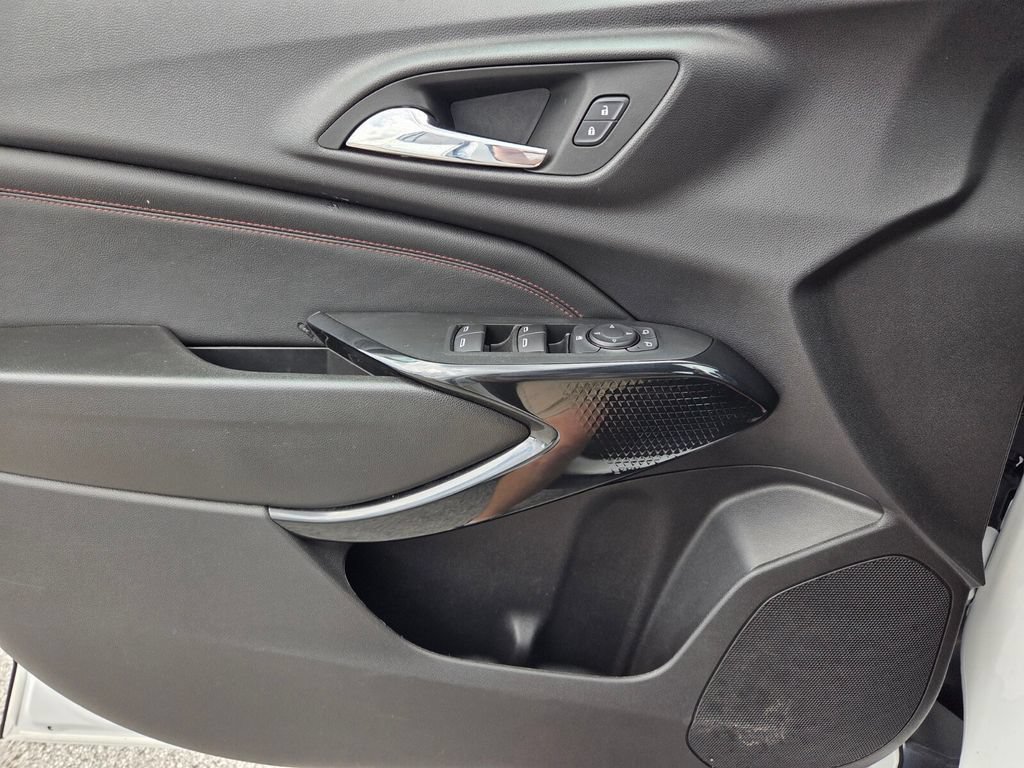 Used 2025 Chevrolet Trax RS w/ Driver Confidence Package FWD image 20