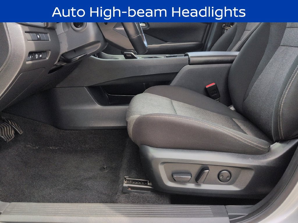 Used 2025 Nissan Rogue SV AWD/4WD image 11