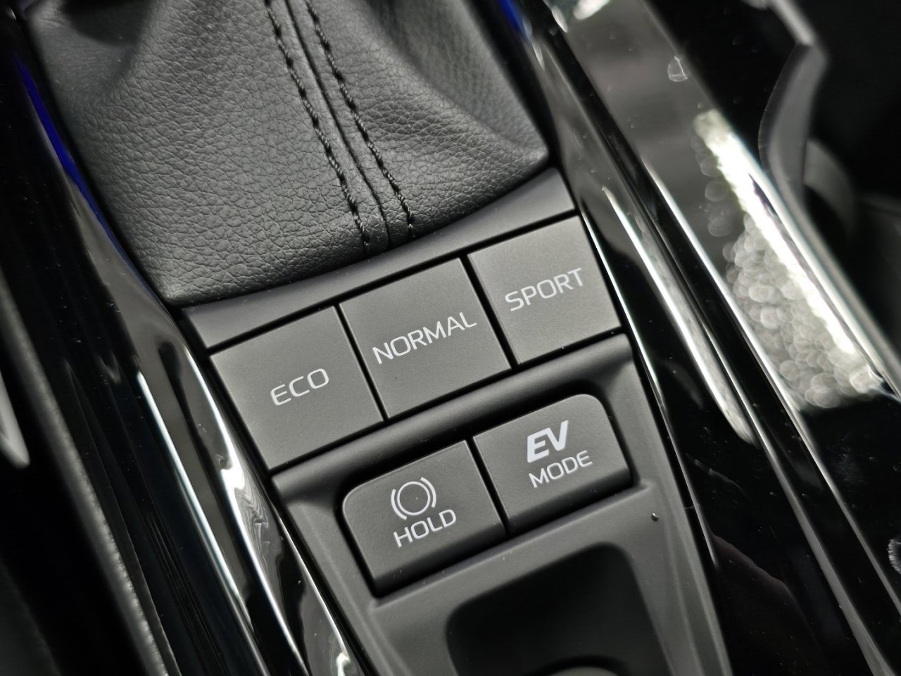 New 2026 Toyota Camry Hybrid FWD image 7