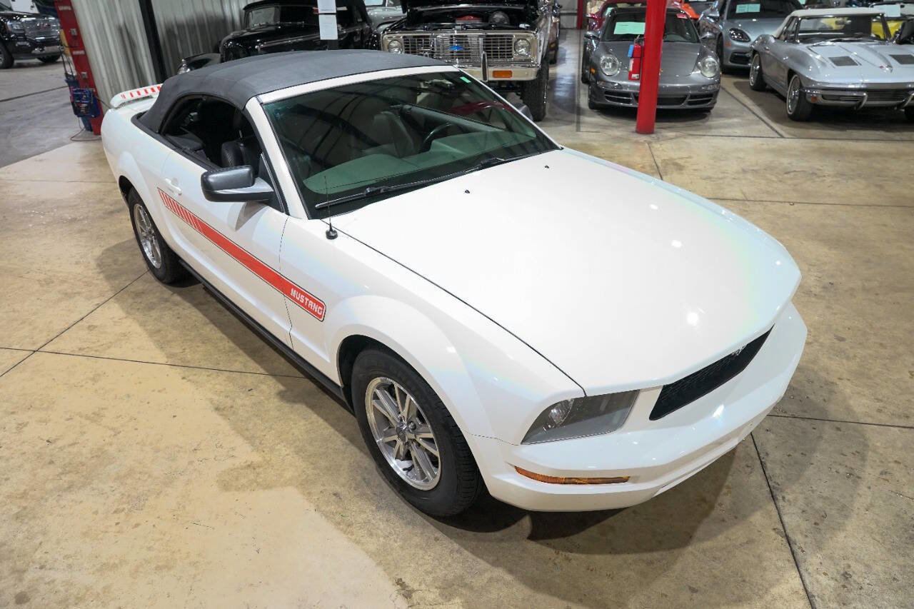 Used 2005 Ford Mustang Premium image 26