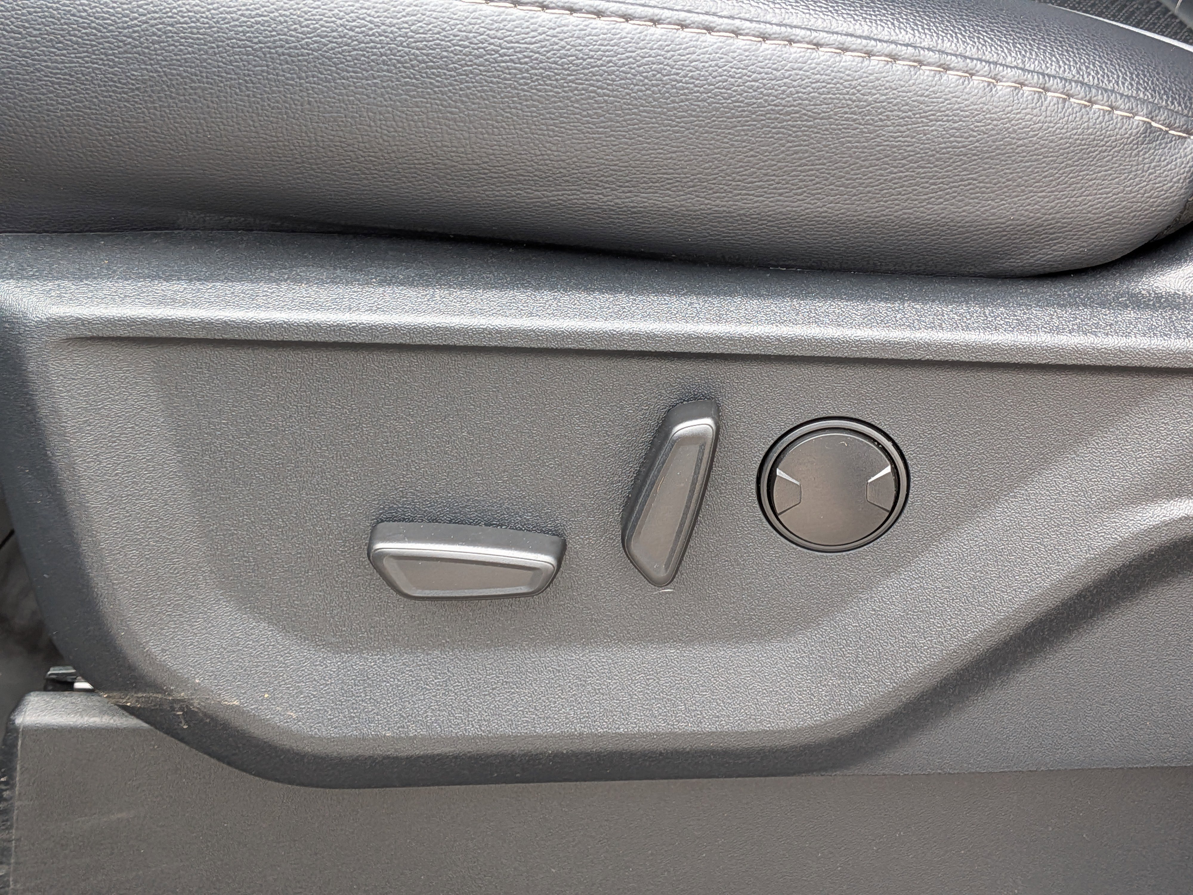 Used 2025 Ford F150 Lariat w/ Equipment Group 501A Mid image 21