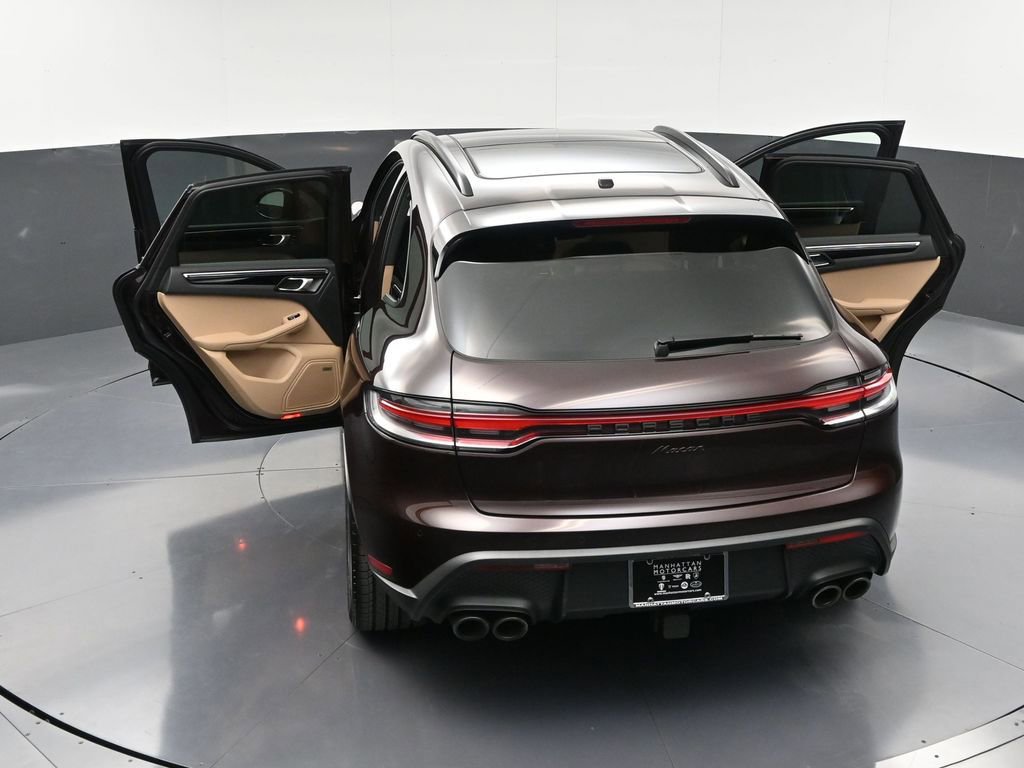 Certified 2025 Porsche Macan image 34