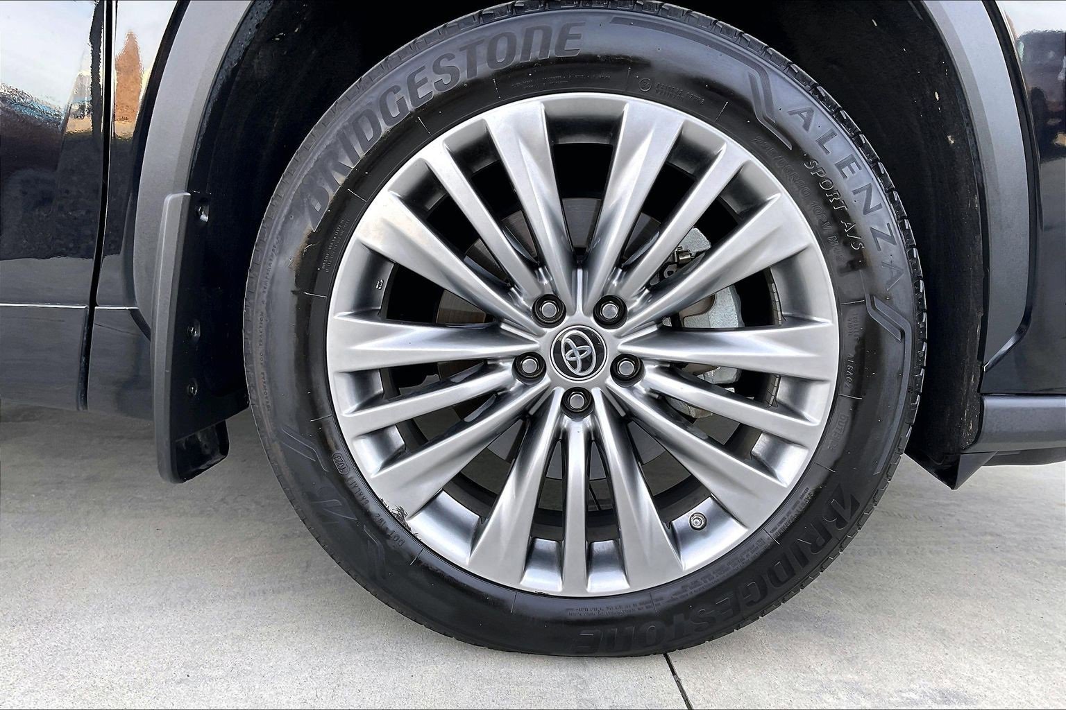 Used 2023 Toyota Highlander Platinum image 25