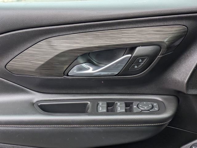 Used 2024 GMC Terrain SLE w/ Driver Convenience Package image 12