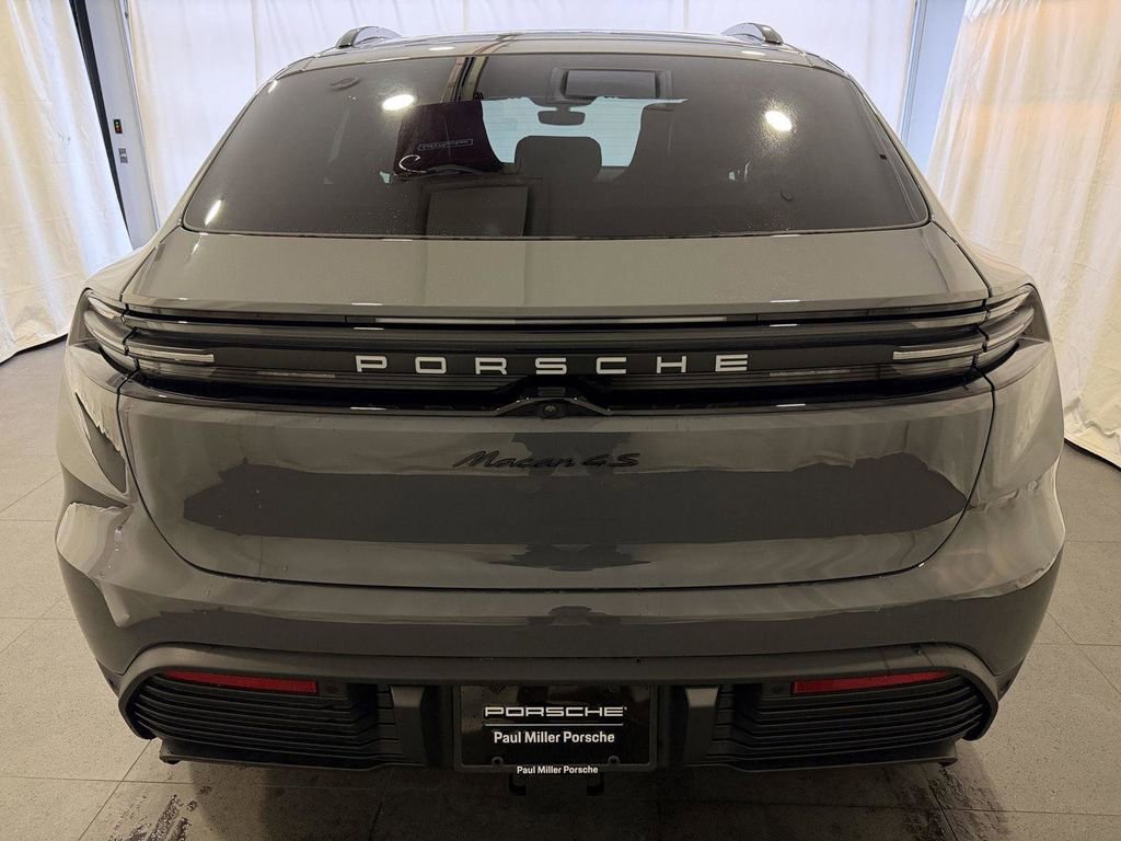Used 2026 Porsche Macan 4S Electric AWD/4WD image 8
