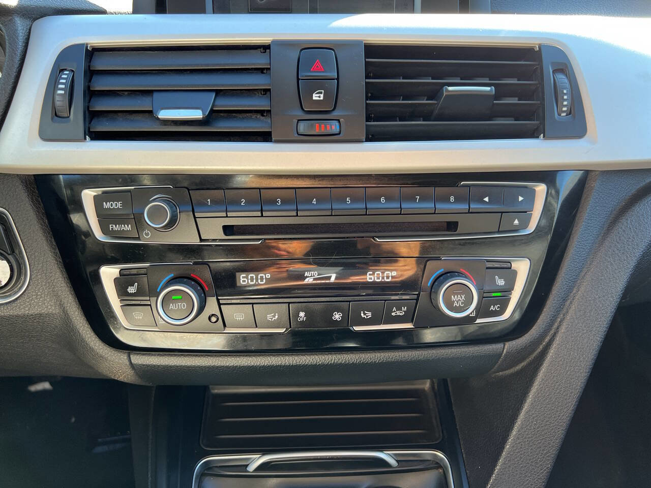Used 2018 BMW 320i Sedan image 32