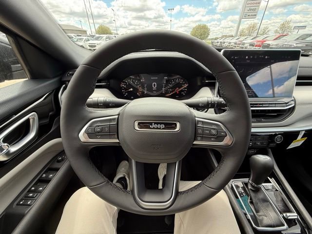 Used 2025 Jeep Compass Limited AWD/4WD image 12