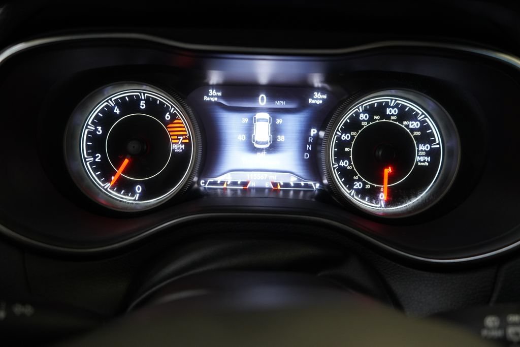 Used 2020 Jeep Cherokee Limited FWD image 32