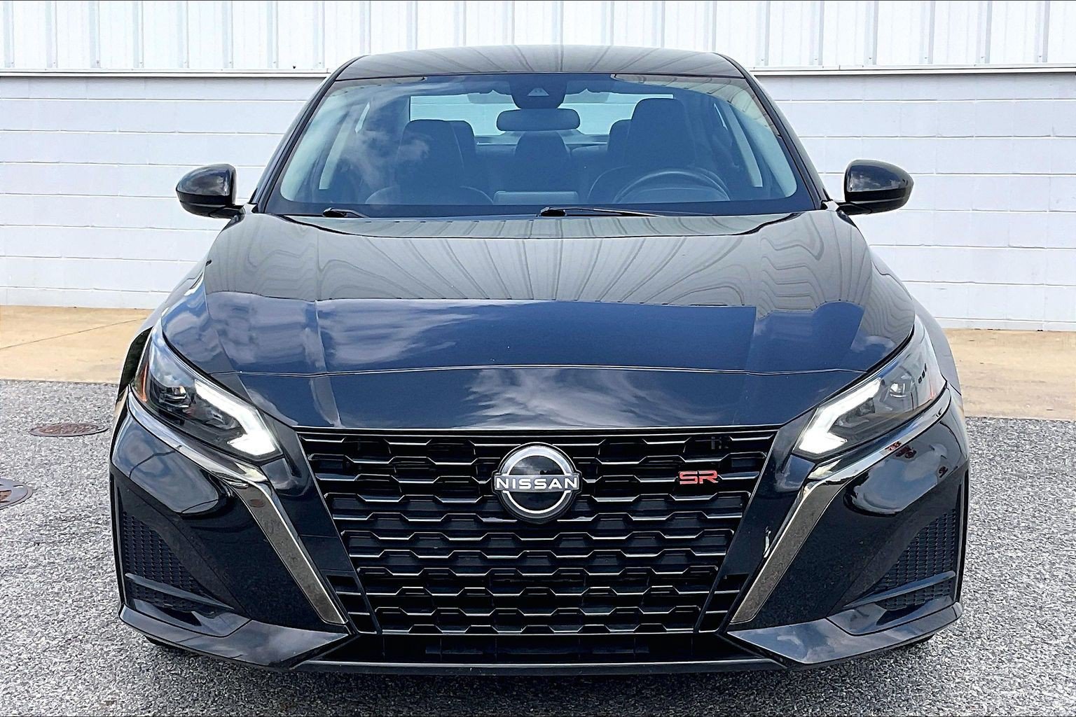 Used 2025 Nissan Altima 2.5 SR FWD image 3
