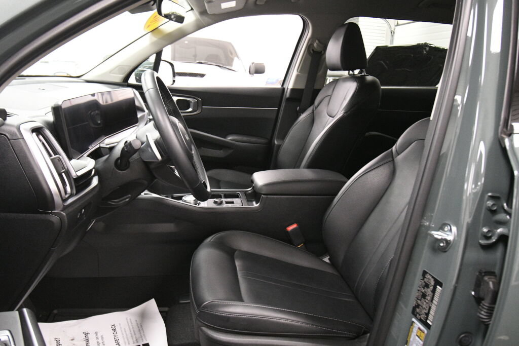 Used 2025 Kia Sorento EX AWD/4WD image 10