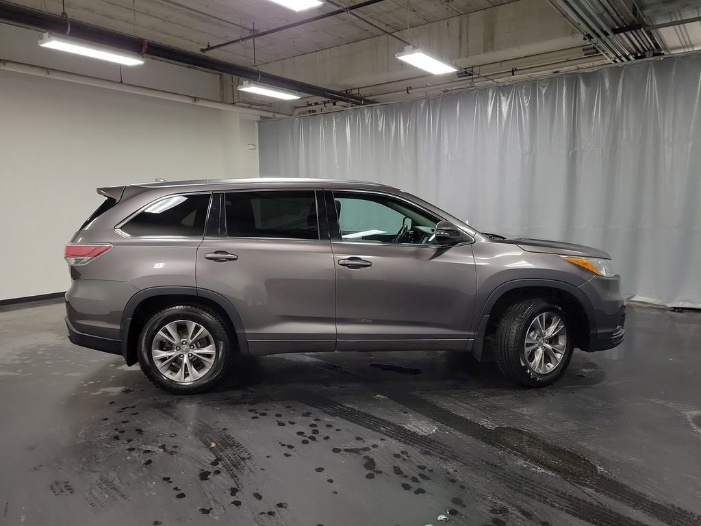Used 2015 Toyota Highlander XLE image 9
