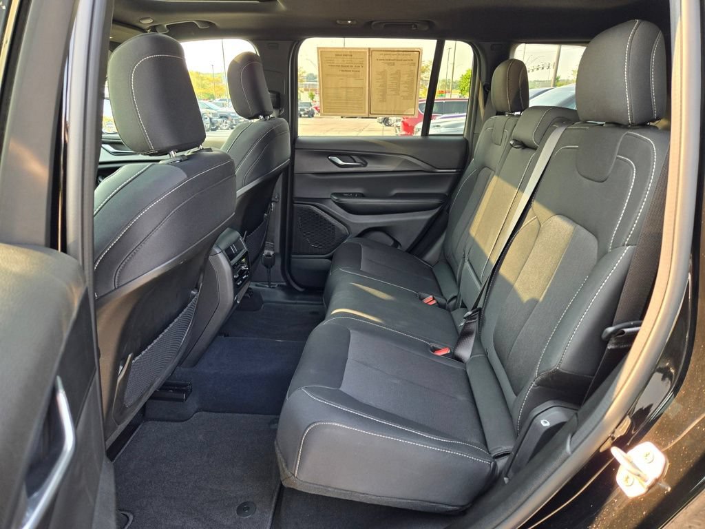 Used 2024 Jeep Grand Cherokee Laredo X w/ Luxury Tech Group I AWD/4WD image 30