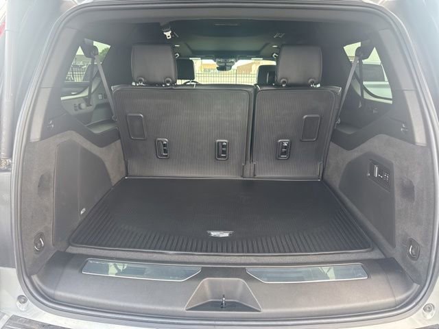 Used 2023 Cadillac Escalade ESV Premium Luxury w/ LPO, Floor Liner Package AWD/4WD image 4