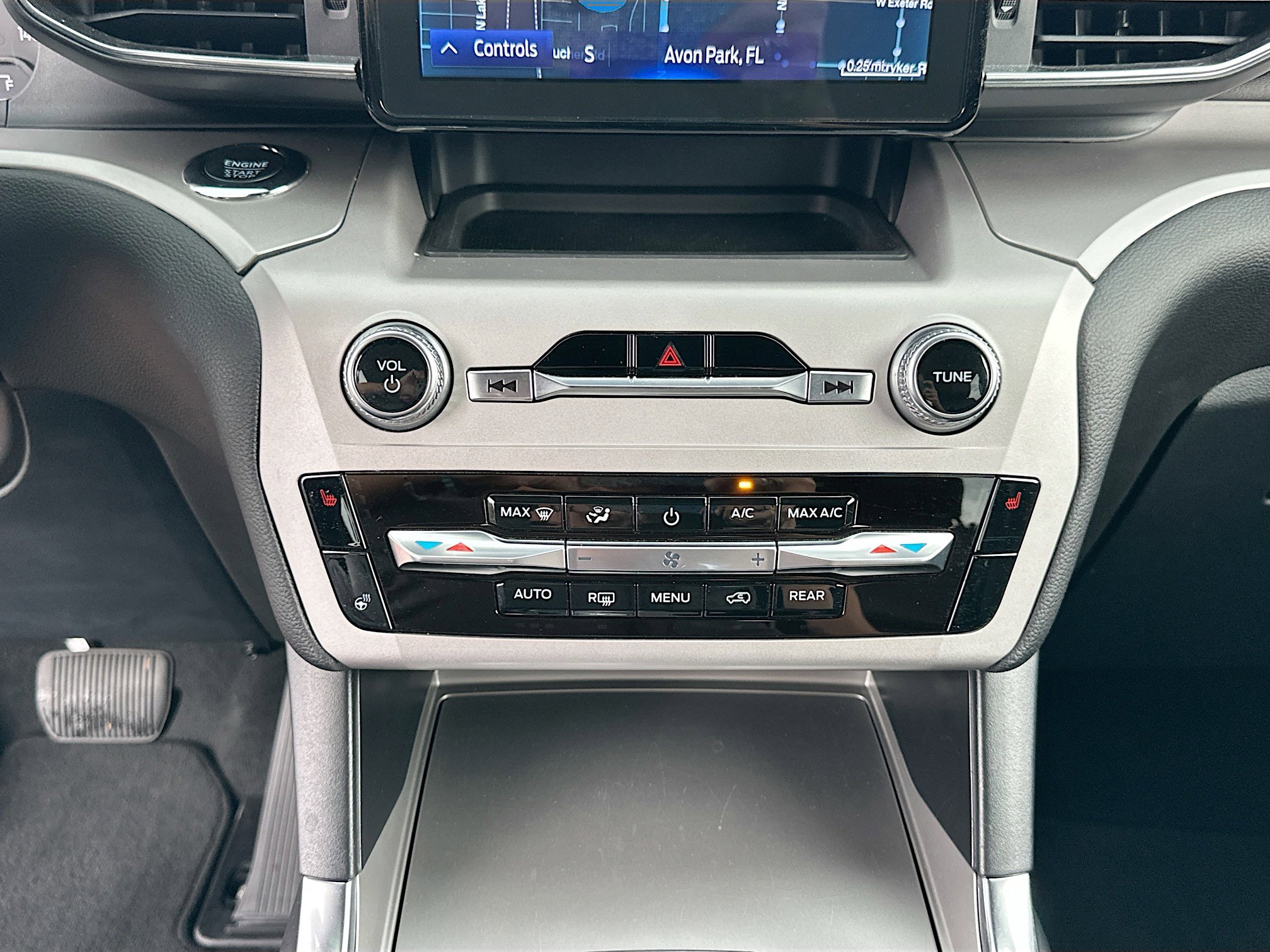 Certified 2022 Ford Explorer XLT w/ Equipment Group 202A image 16