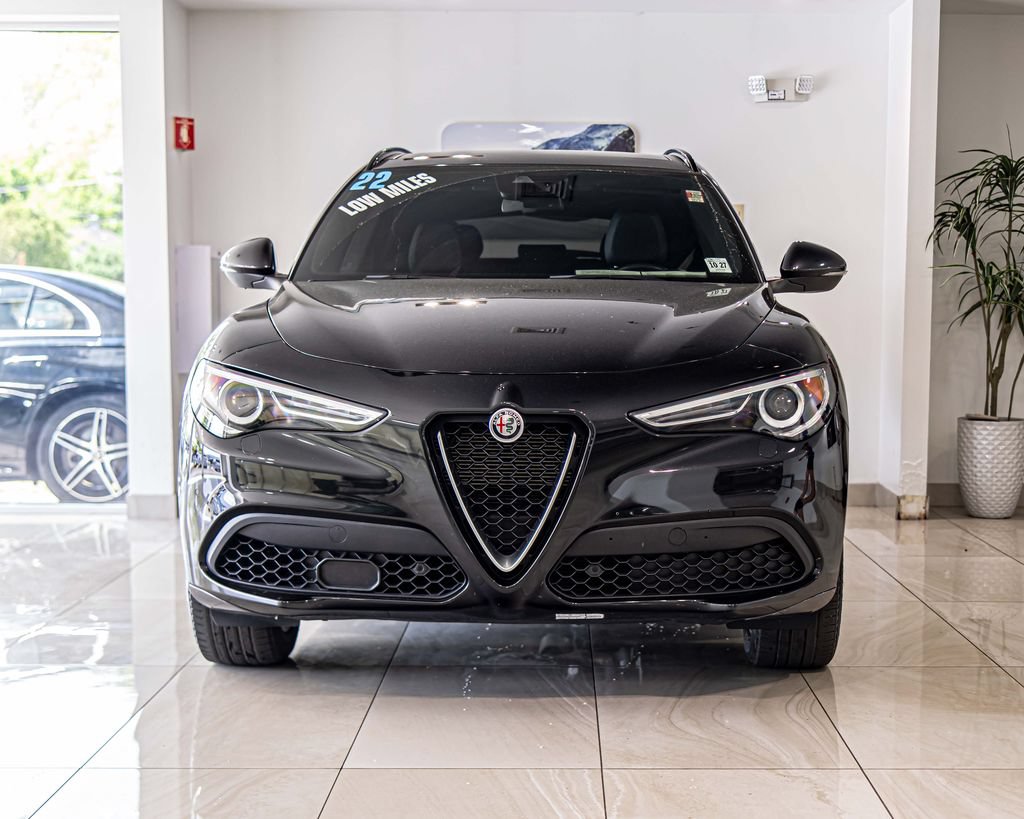 Used 2022 Alfa Romeo Stelvio Ti AWD/4WD image 2