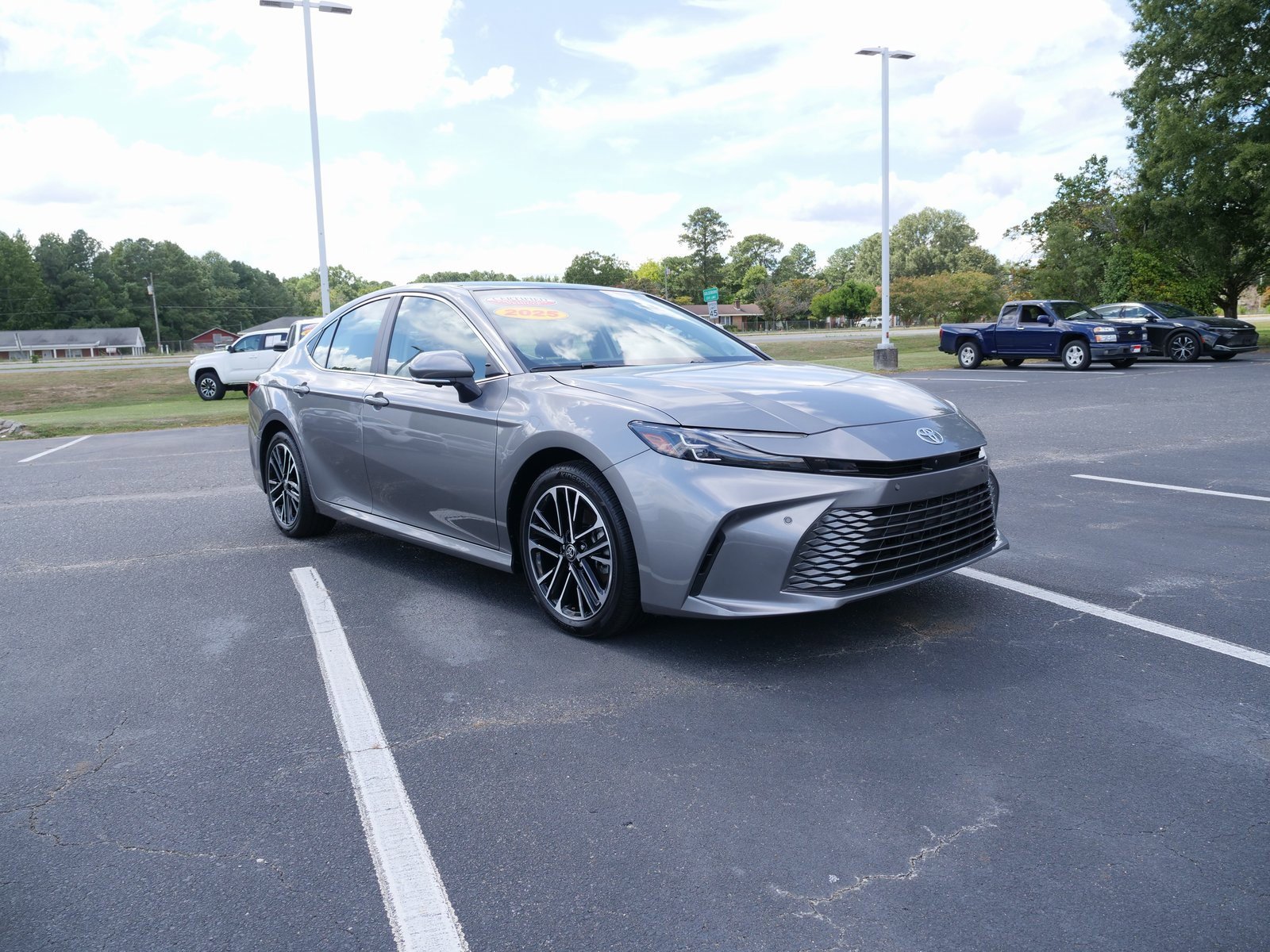 Used 2025 Toyota Camry XLE image 10
