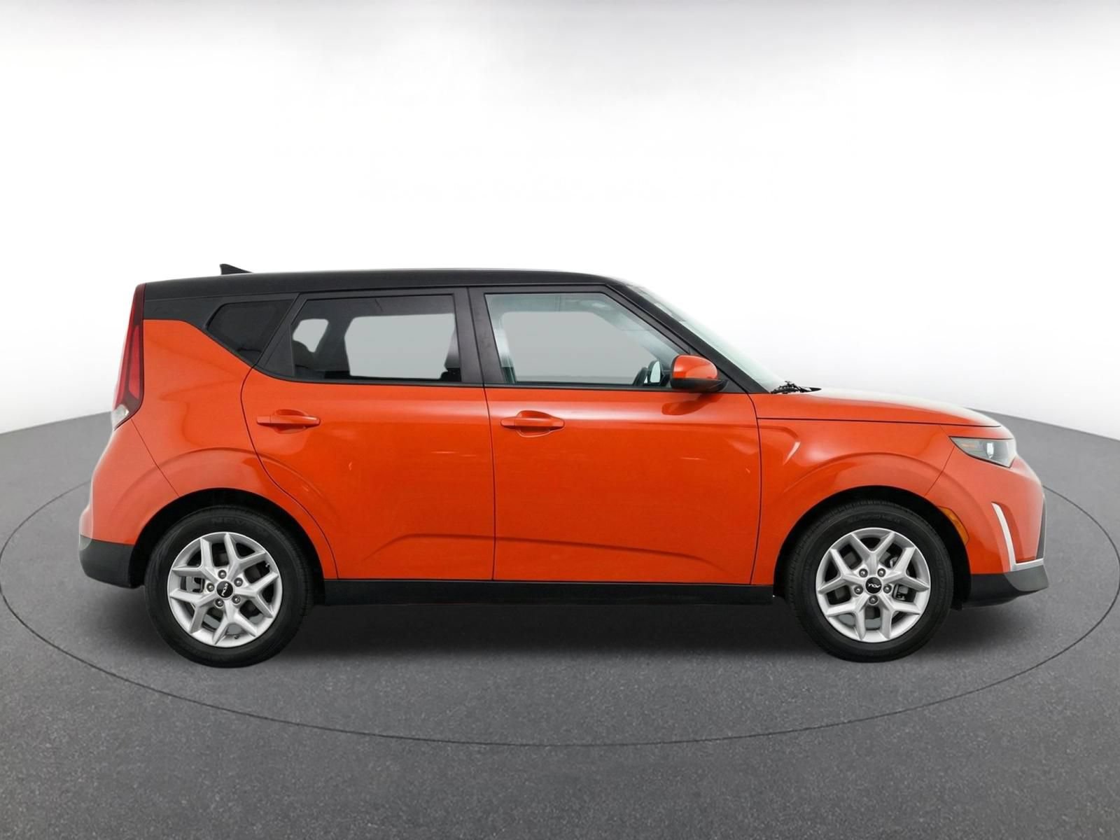 Used 2025 Kia Soul LX w/ LX Technology Package FWD image 10