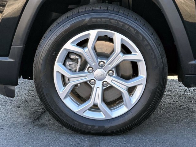 Used 2024 Jeep Compass Latitude AWD/4WD image 6